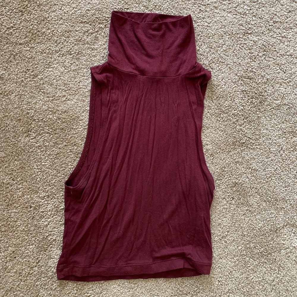 Burgundy turtle neck crop